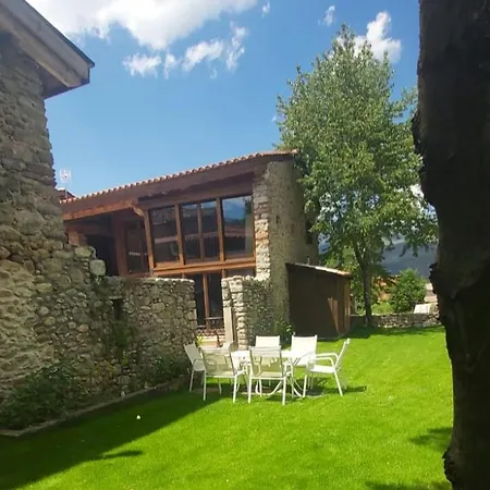 Turisme Rural Ca L'axai Casa 3 Сasa de vacaciones *